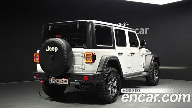 Jeep Wrangler 2023 — ფოტო 2/20