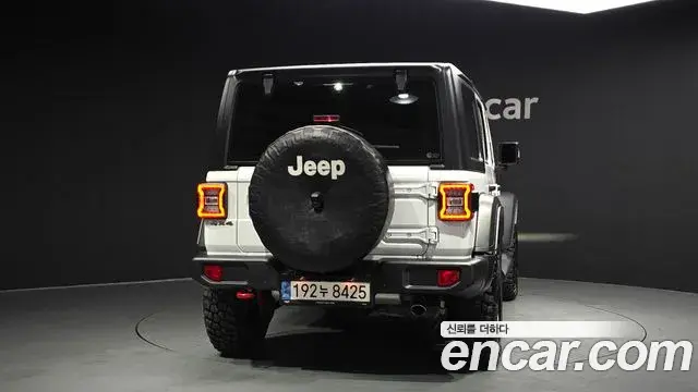 Jeep Wrangler 2023 — ფოტო 16/20