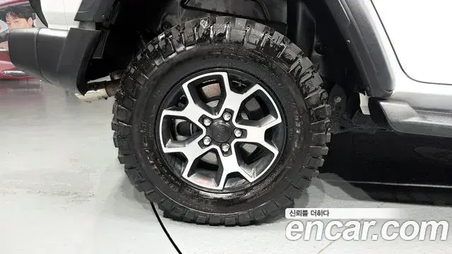 Jeep Wrangler 2023 — ფოტო 17/20