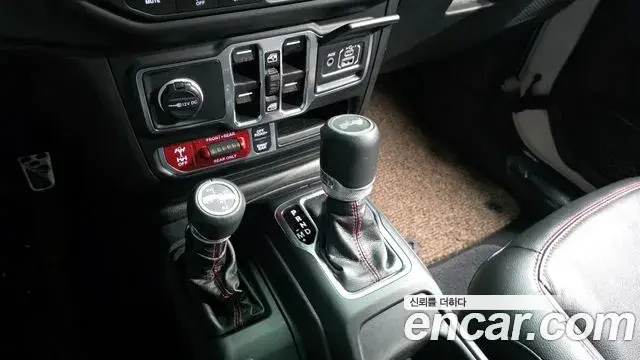 Jeep Wrangler 2023 — ფოტო 14/20