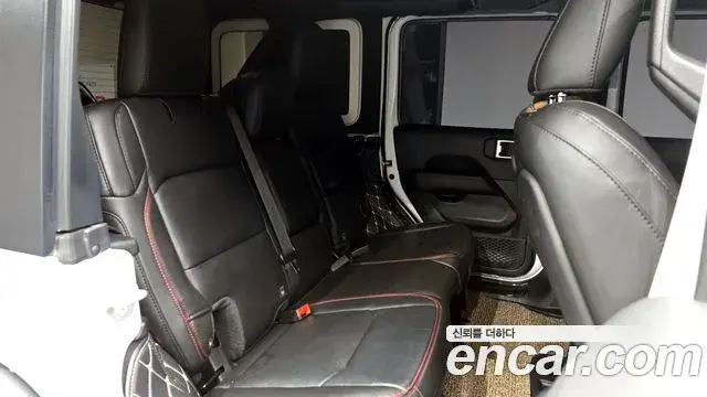Jeep Wrangler 2023 — ფოტო 4/20