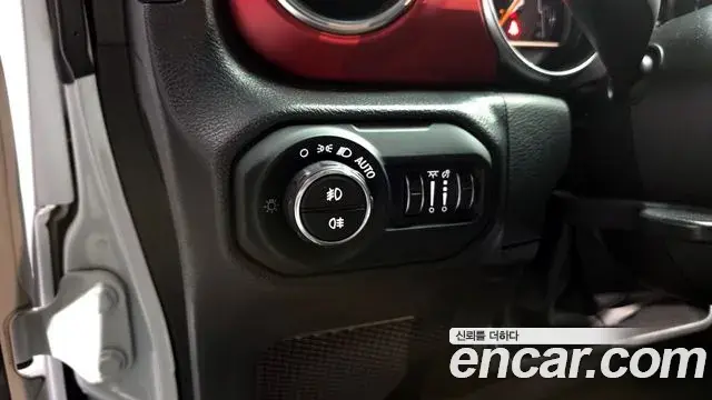 Jeep Wrangler 2023 — ფოტო 6/20