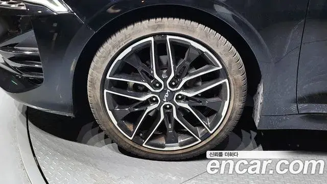 Kia K5 2022 — ფოტო 14/20