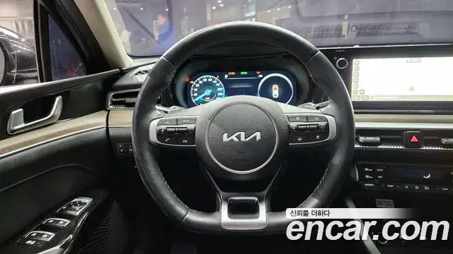 Kia K5 2022 — ფოტო 8/20
