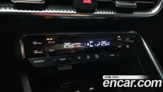 Kia K5 2022 — ფოტო 17/20
