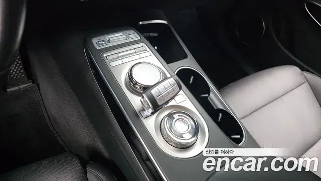 Genesis GV70 2021 — Şəkil 19/20
