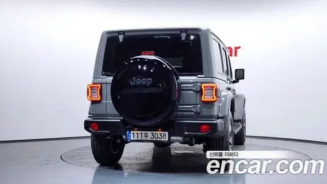 Jeep Wrangler 2022 — ფოტო 13/20