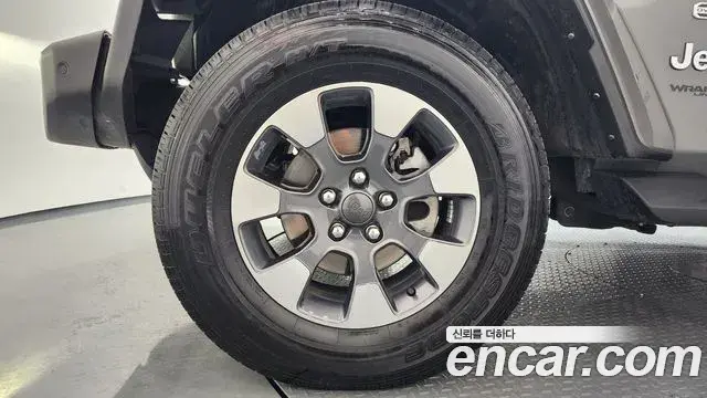 Jeep Wrangler 2022 — ფოტო 17/20
