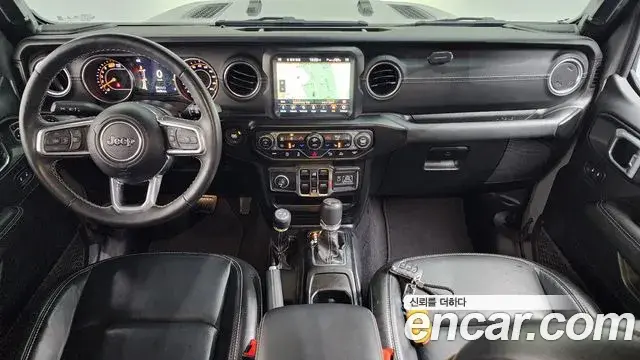 Jeep Wrangler 2022 — ფოტო 18/20