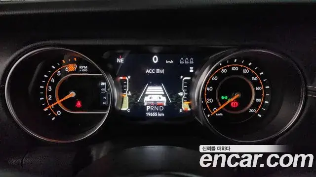 Jeep Wrangler 2022 — ფოტო 16/20