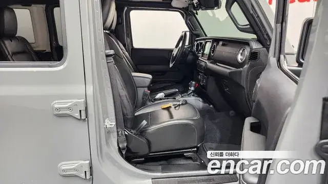 Jeep Wrangler 2022 — ფოტო 8/20