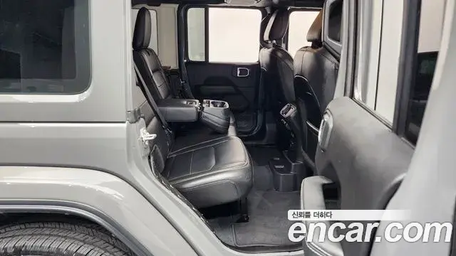 Jeep Wrangler 2022 — ფოტო 1/20