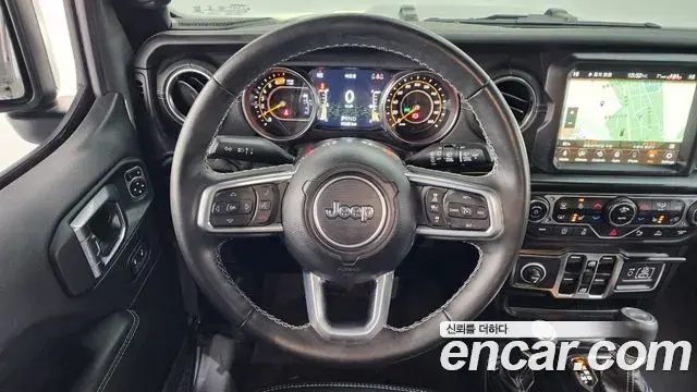 Jeep Wrangler 2022 — ფოტო 2/20