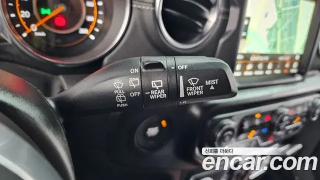 Jeep Wrangler 2022 — ფოტო 14/20