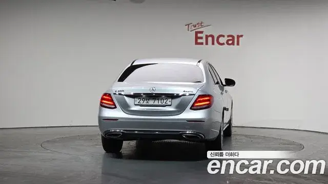 Mercedes-Benz E-Class 2018 — Şəkil 10/20