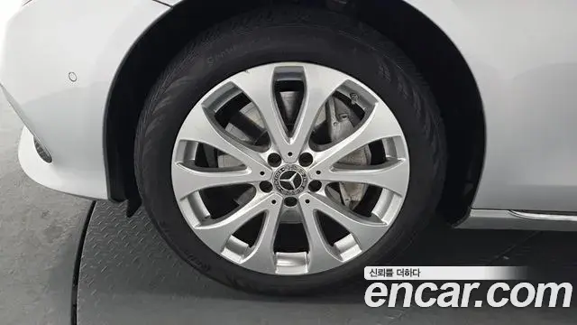 Mercedes-Benz E-Class 2018 — Şəkil 15/20