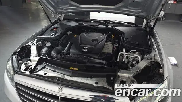 Mercedes-Benz E-Class 2018 — Şəkil 14/20