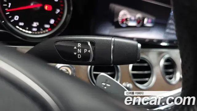 Mercedes-Benz E-Class 2018 — Şəkil 16/20