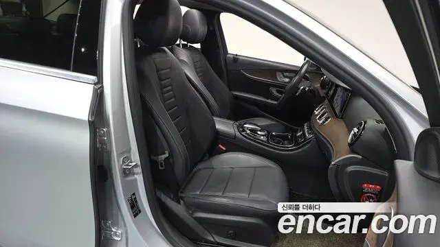 Mercedes-Benz E-Class 2018 — Şəkil 12/20