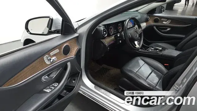 Mercedes-Benz E-Class 2018 — Şəkil 7/20