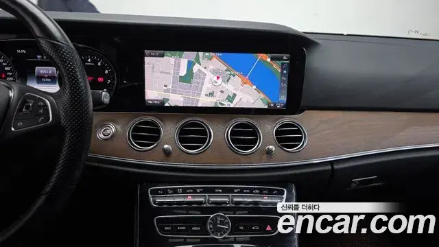 Mercedes-Benz E-Class 2018 — Şəkil 18/20