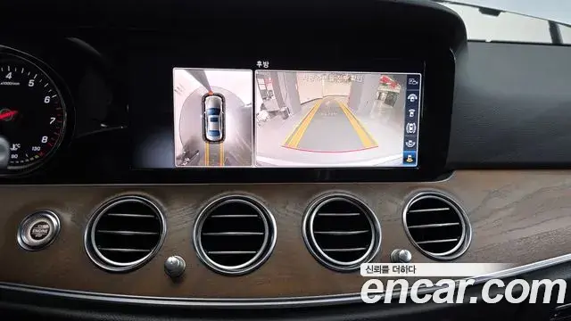 Mercedes-Benz E-Class 2018 — Şəkil 8/20