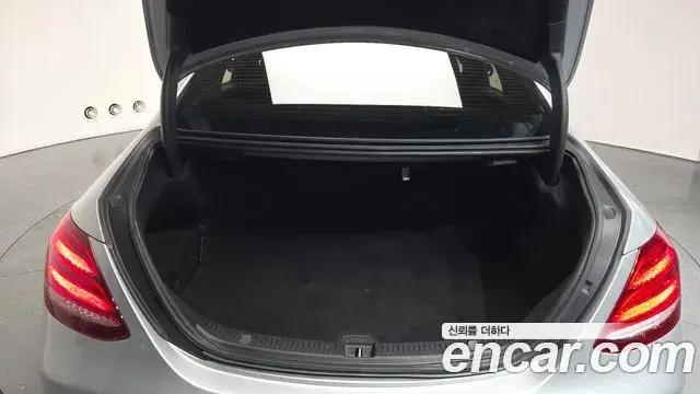 Mercedes-Benz E-Class 2018 — Şəkil 9/20