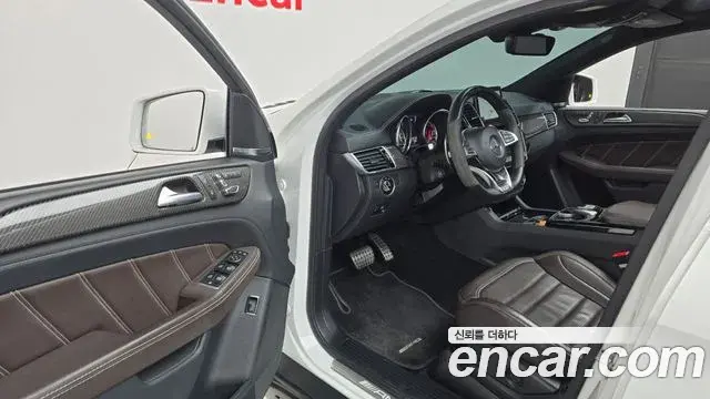 Mercedes-Benz GLE-Class 2019 — Photo 16/20
