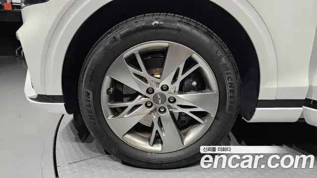 Genesis GV70 2023 — ფოტო 16/20