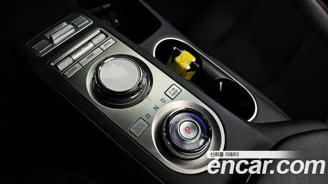 Genesis GV70 2023 — ფოტო 13/20