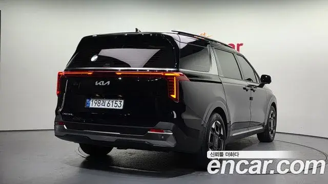 Kia Carnival 2023 — Photo 11/20
