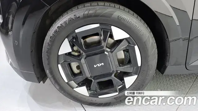 Kia Carnival 2023 — Photo 19/20
