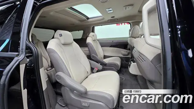 Kia Carnival 2023 — Photo 12/20