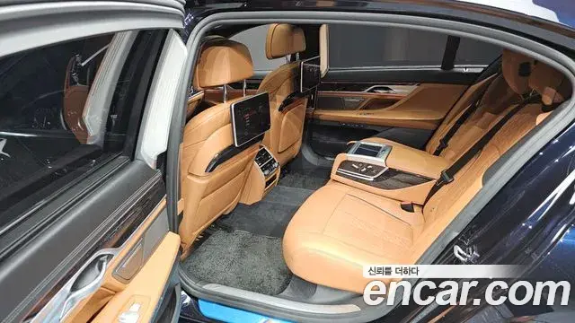 BMW 7 Series 2019 — Photo 13/20