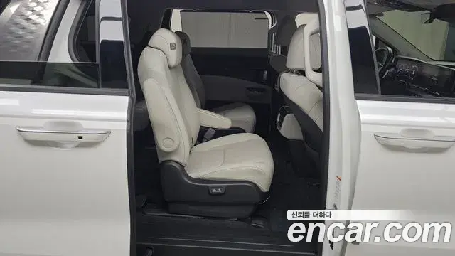Kia Carnival 2022 — Photo 9/20