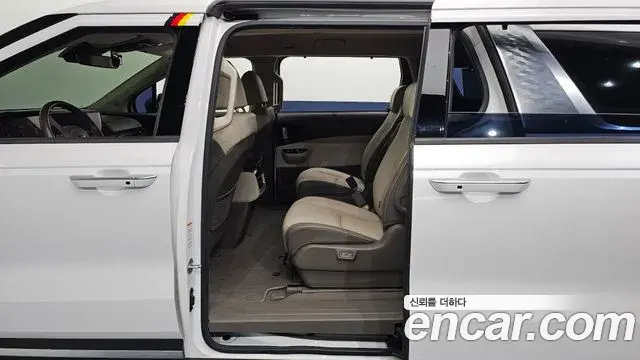 Kia Carnival 2020 — Фото 11/20
