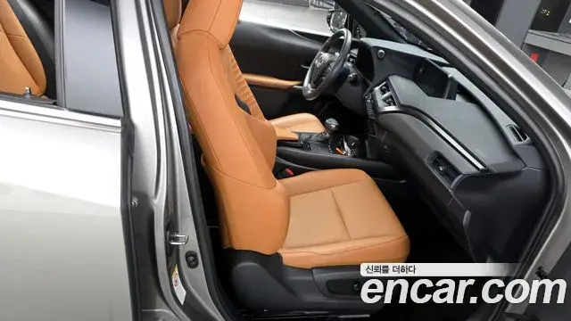 Lexus UX250h 2019 — Photo 17/20