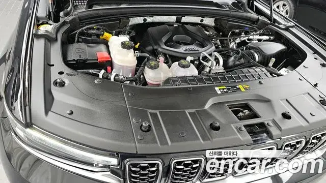 Jeep Grand Cherokee 2023 — ფოტო 2/20