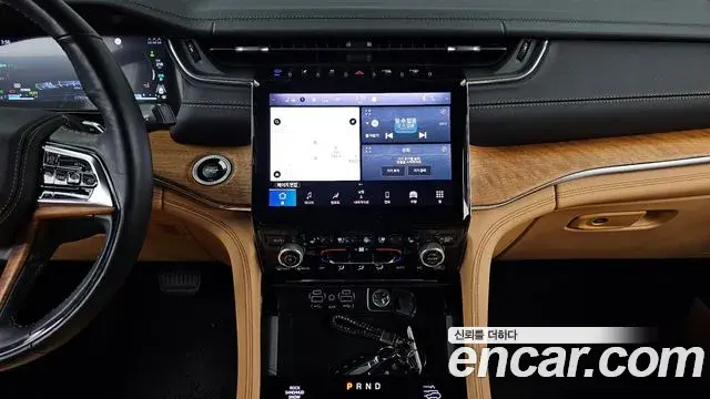Jeep Grand Cherokee 2023 — ფოტო 15/20