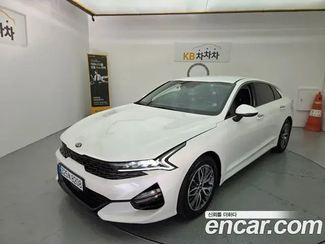Kia K5 2020 — ფოტო 17/18