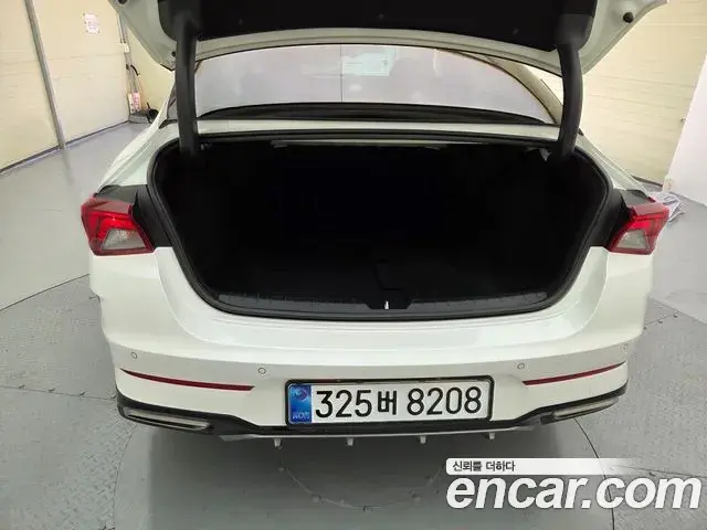 Kia K5 2020 — ფოტო 15/18