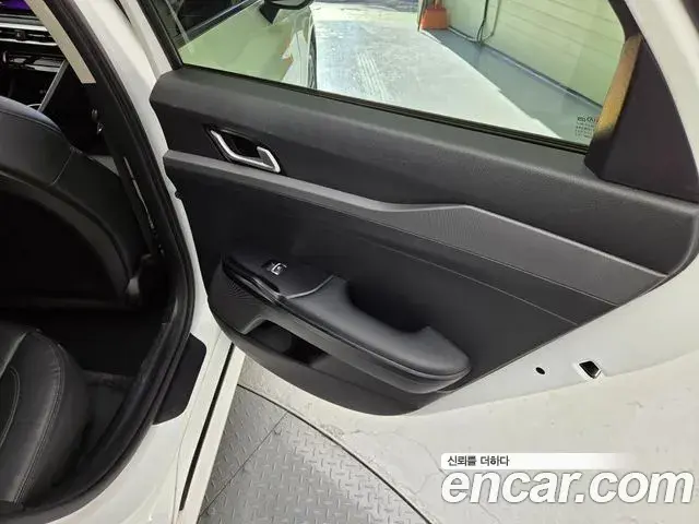 Kia K5 2020 — ფოტო 14/18