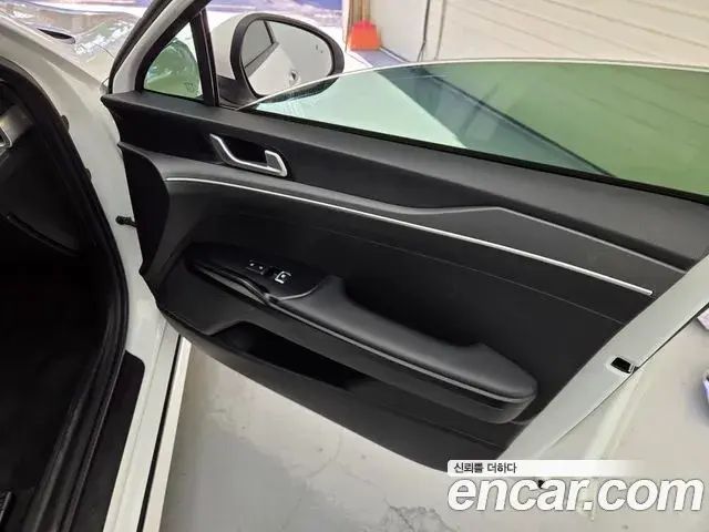 Kia K5 2020 — ფოტო 10/18