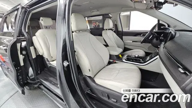 Kia Carnival 2020 — Фото 11/20