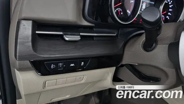 Kia Carnival 2022 — Şəkil 16/20