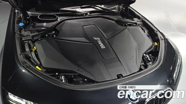 BMW i7 2022 — ფოტო 11/20