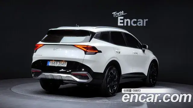 Kia Sportage 2022 — ფოტო 16/20