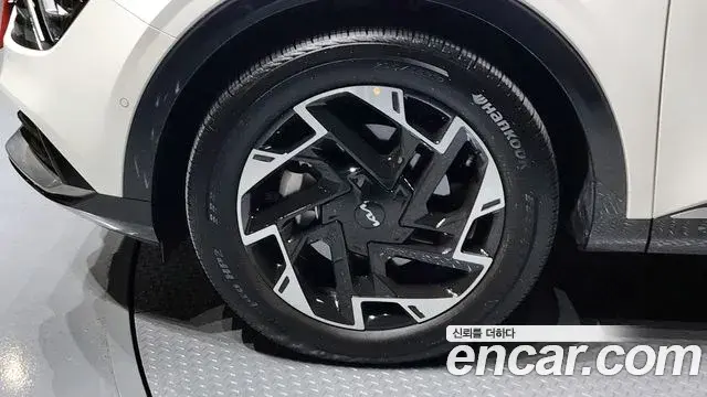 Kia Sportage 2022 — ფოტო 17/20
