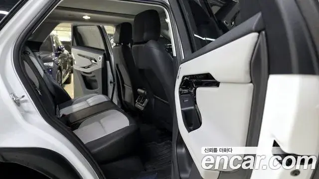 Land Rover Range Rover Evoque 2025 — Фото 8/18
