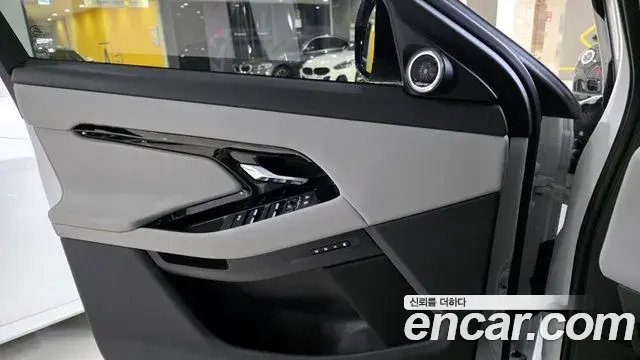 Land Rover Range Rover Evoque 2025 — Фото 16/18